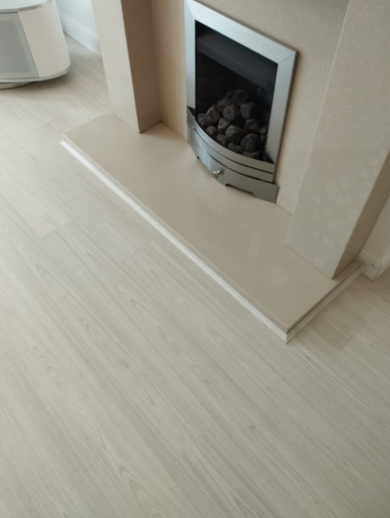 NARROW PLANK LAMINATE